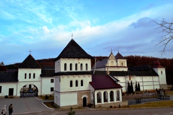 Унів. У молитві і праці.